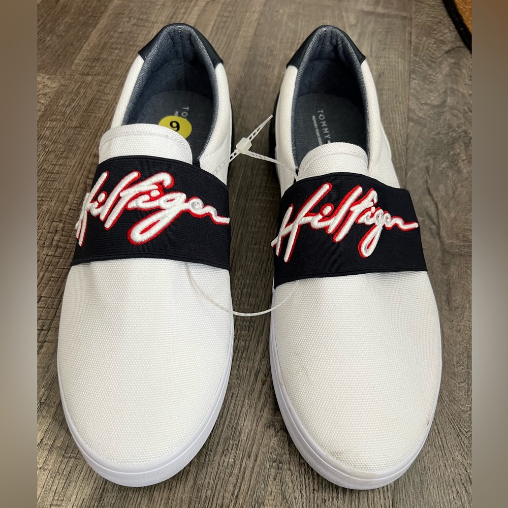 Brand new Tommy Hilfiger Men’s realist sneaker shoe size 9